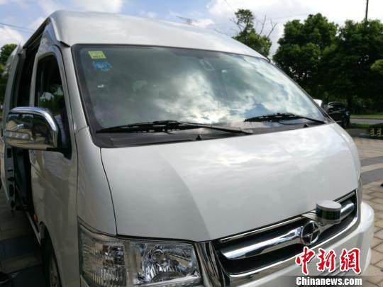 蘇州無人駕駛中巴車上路測試 交警一路跟隨