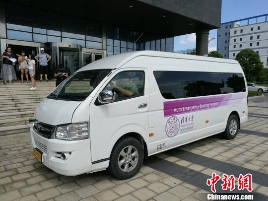 蘇州無人駕駛中巴車上路測試 交警一路跟隨